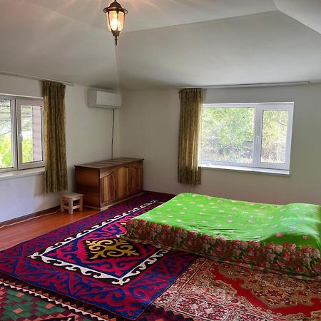 Toktogul Ghesthouse Otel Dış mekan fotoğraf