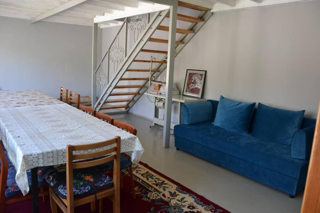 Toktogul Ghesthouse Otel Dış mekan fotoğraf