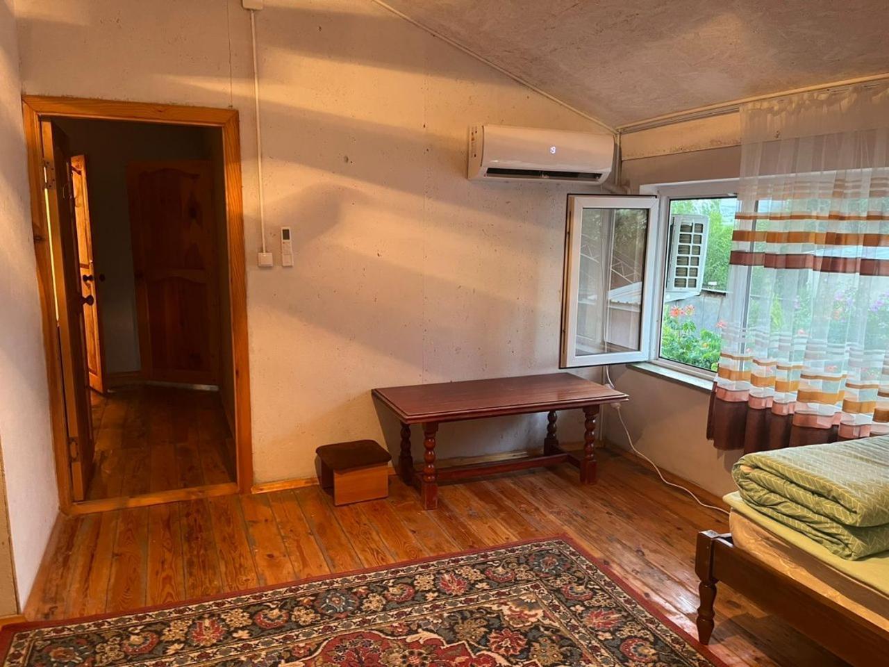 Toktogul Ghesthouse Otel Dış mekan fotoğraf