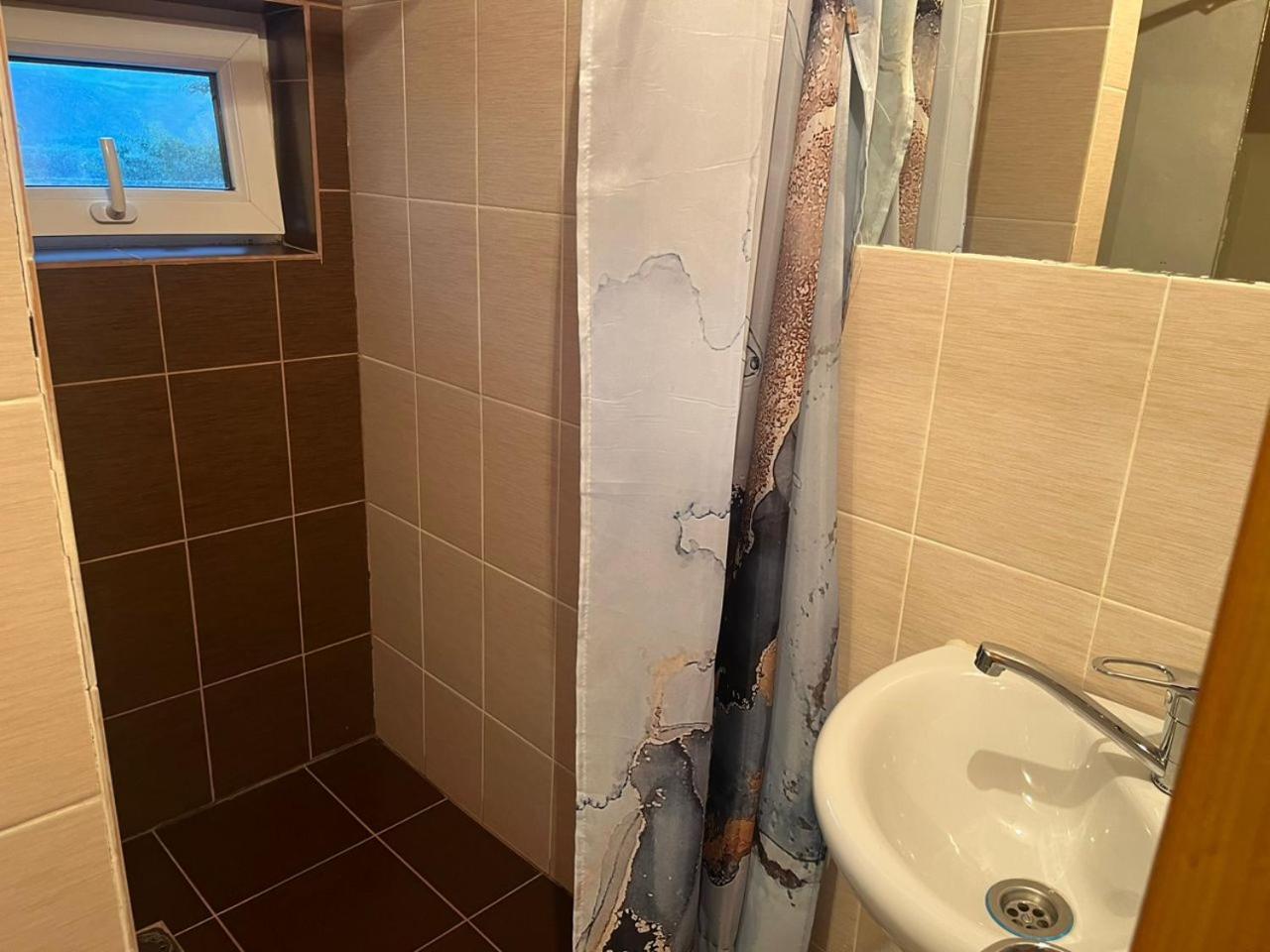 Toktogul Ghesthouse Otel Dış mekan fotoğraf