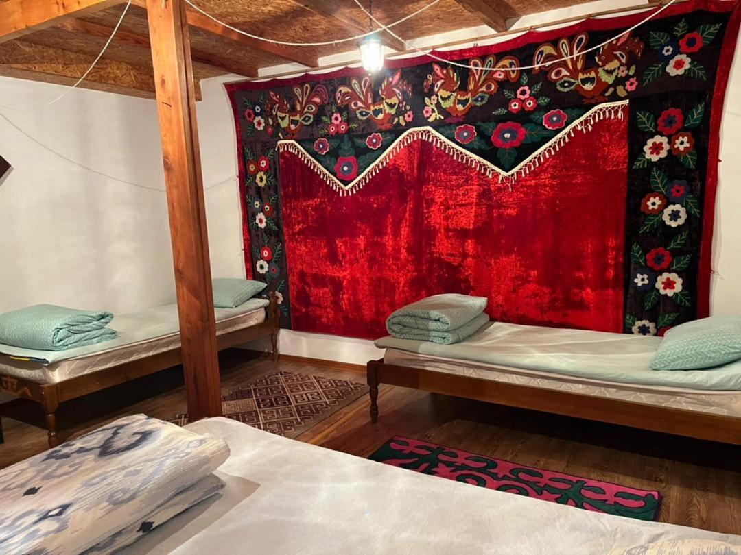 Toktogul Ghesthouse Otel Dış mekan fotoğraf