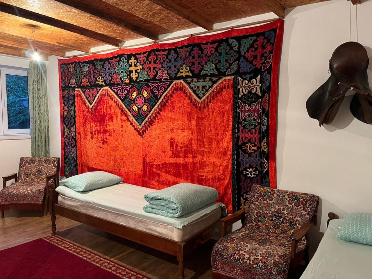 Toktogul Ghesthouse Otel Dış mekan fotoğraf