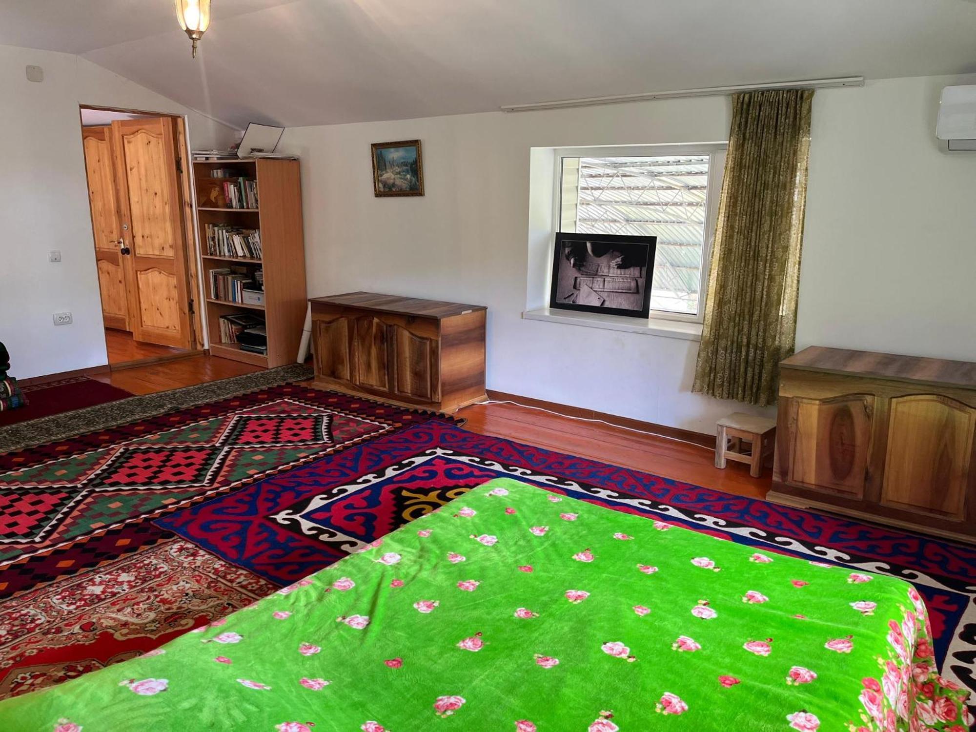 Toktogul Ghesthouse Otel Dış mekan fotoğraf